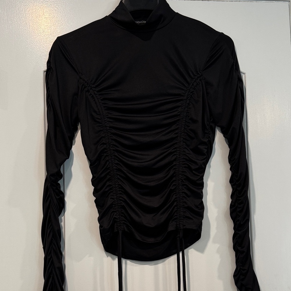 🔵 Fashion Nova Black Ruched Long Sleeve Top Size Medium
